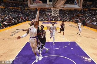 让我们拭目 让我们拭目